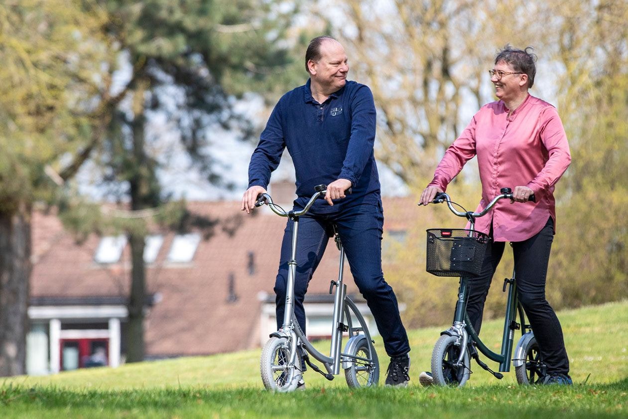 City Walking support adults and elderly Van Raam walking together